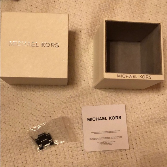 Michael Kors Watch - Picture 4 of 4